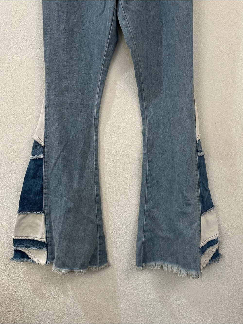 Show Me Your Mumu Woodstock Flare Bell Bottom Jeans Size 28 Echo Wash - Picture 6 of 13
